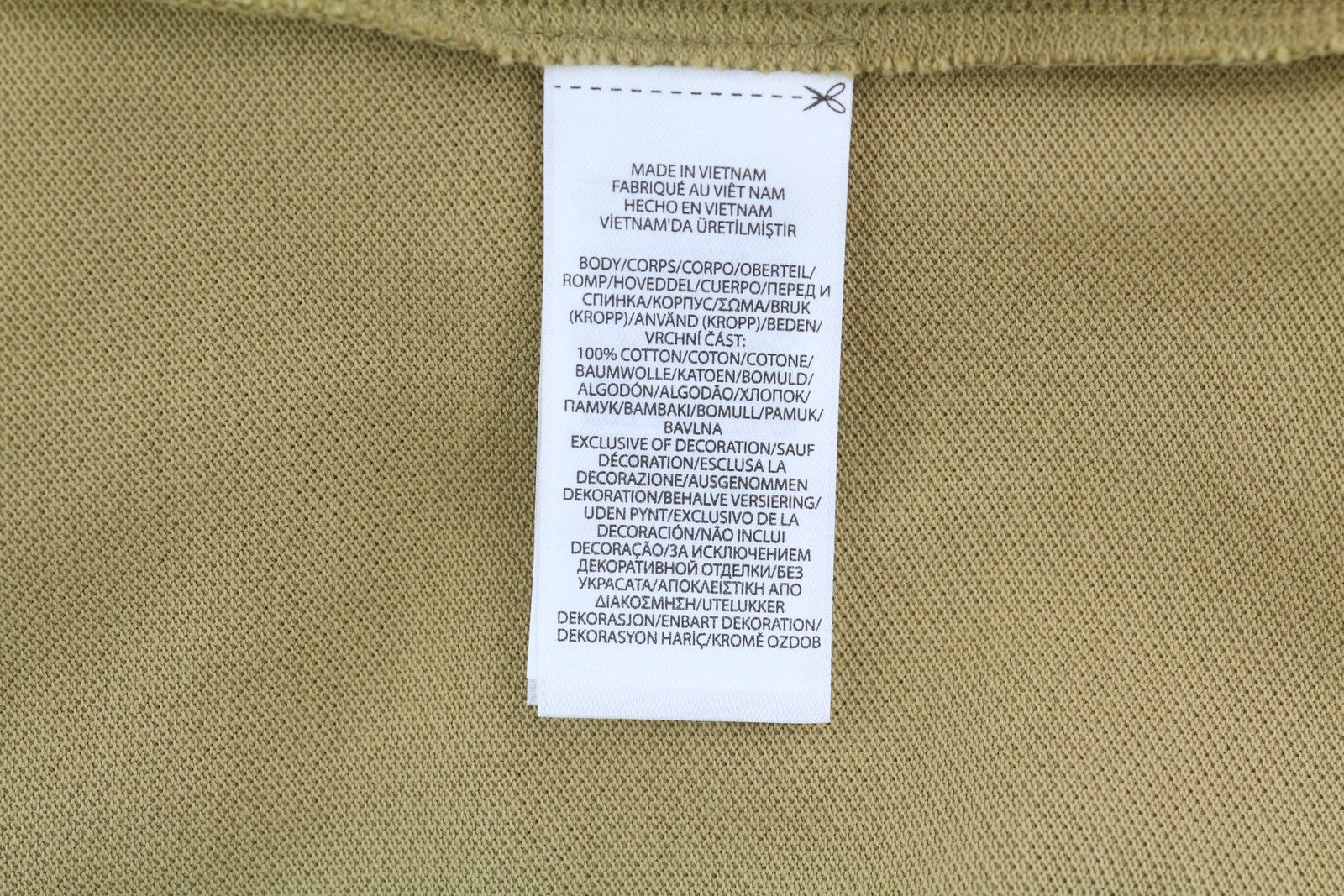 RALPH LAUREN Slim Fit vyriški marškinėliai su smėlio spalvos trumpomis rankovėmis ir logotipu. RMK 128 € 