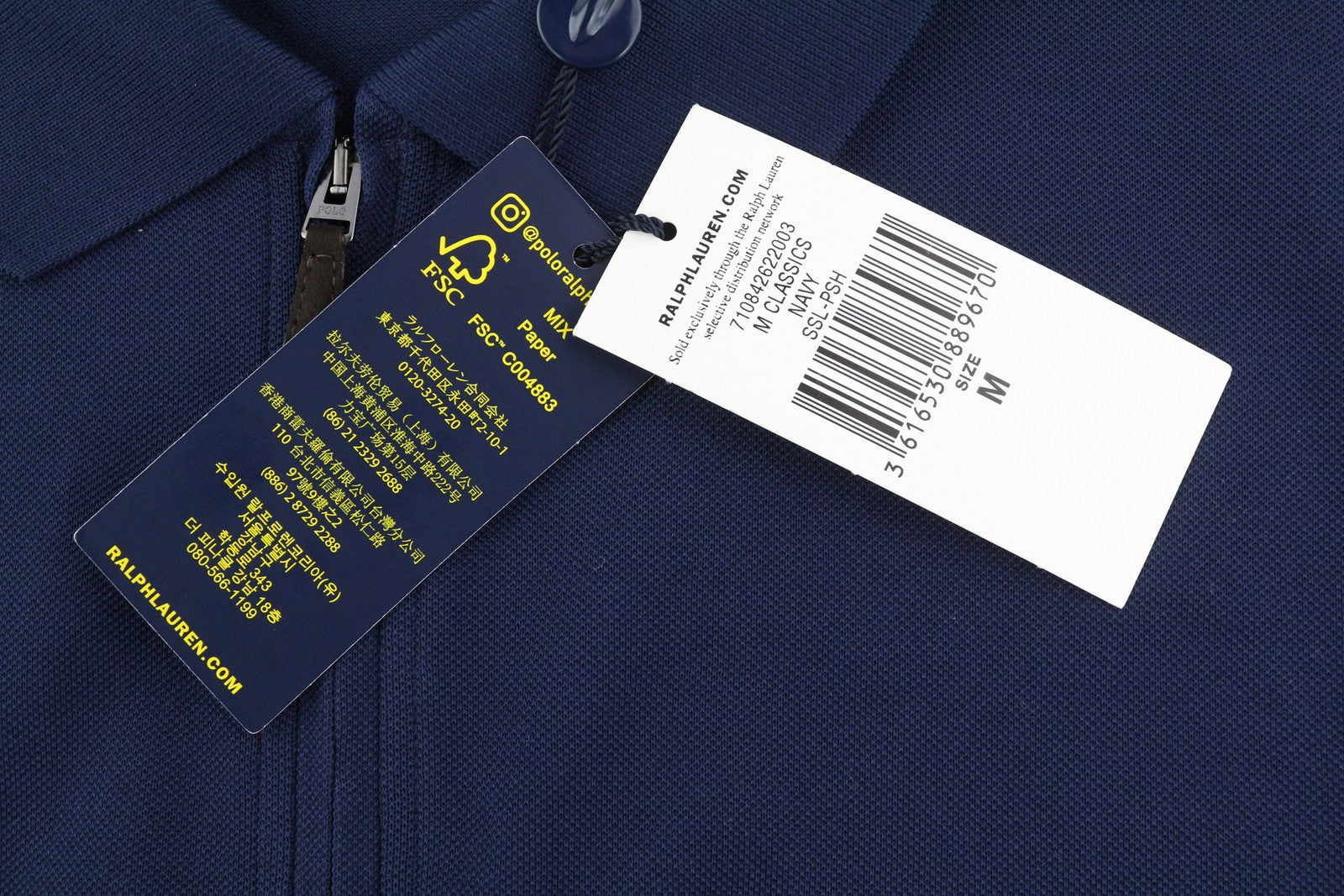 RALPH LAUREN „Custom Slim“ vyriški polo marškinėliai su puse užtrauktuko, tamprūs tinklelio audiniai, rekomenduojama kaina – 155 € 