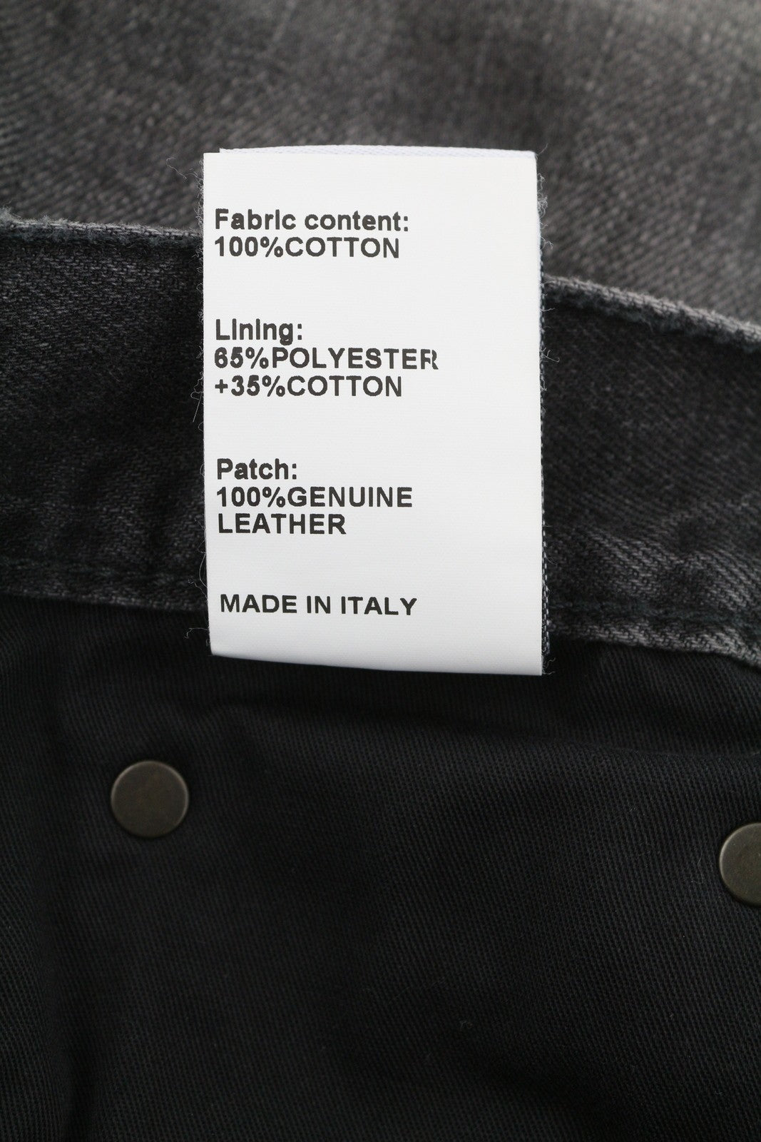 R13 trumpi plačių klešnių moteriški džinsai, 26 Wilson juodi, skalbti iki kulkšnies, rekomenduojama kaina – 695 € 