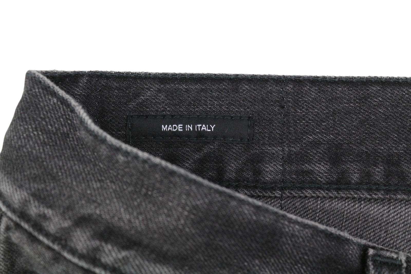 R13 trumpi plačių klešnių moteriški džinsai, 26 Wilson juodi, skalbti iki kulkšnies, rekomenduojama kaina – 695 € 