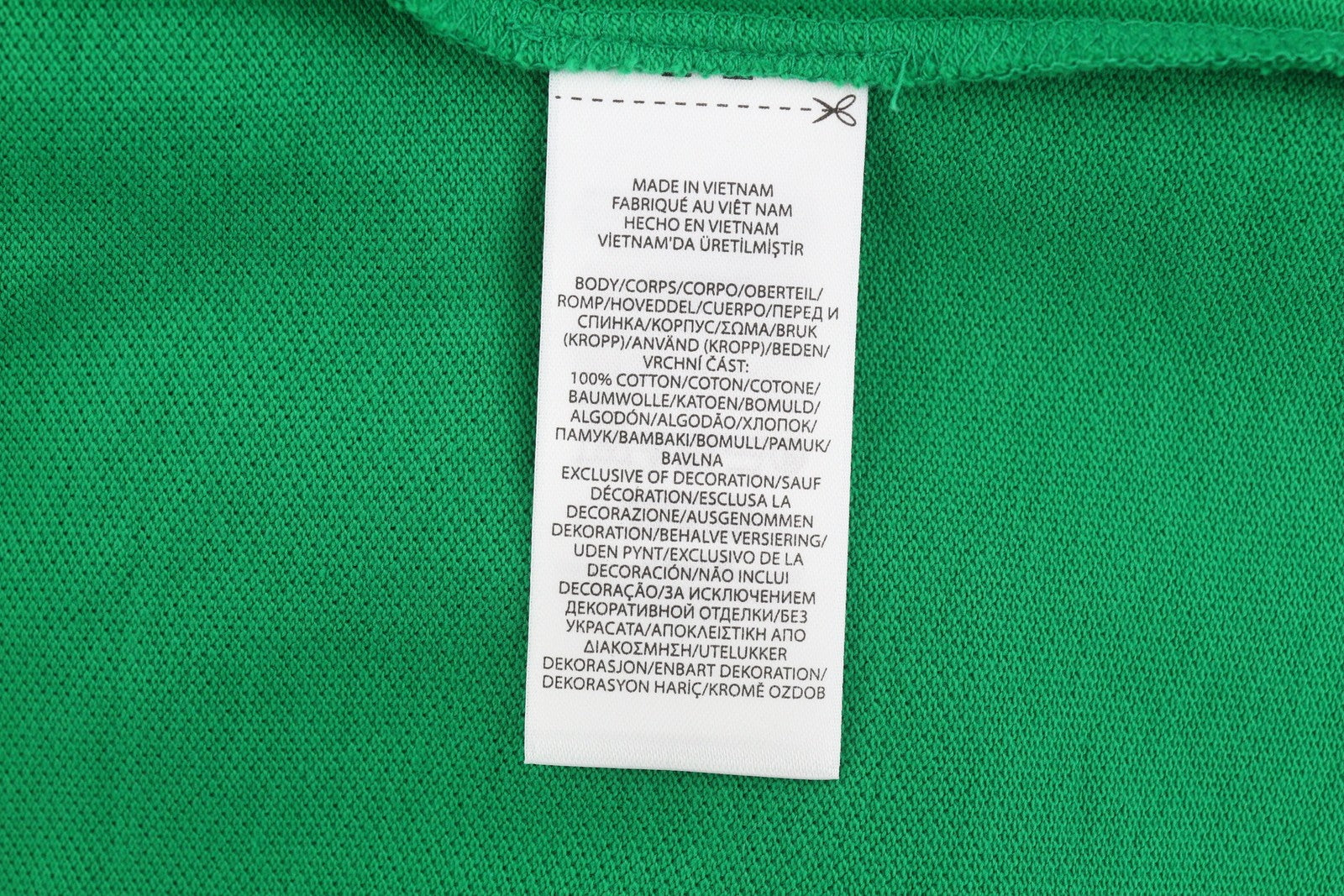 RALPH LAUREN „Custom Slim Fit“ vyriški marškinėliai su žaliais trumpomis rankovėmis, rekomenduojama kaina – 125 € 