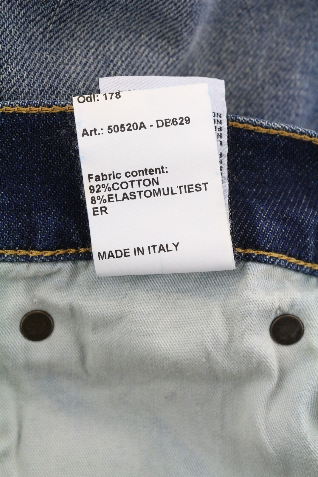 R13 Jesse moteriški džinsai, 27, laisvi, tiesaus kirpimo, su nuleidžiamu tarpkoju, užtrauktuku, skalbtos mėlynos spalvos. Rekomenduojama kaina – 870 €. 