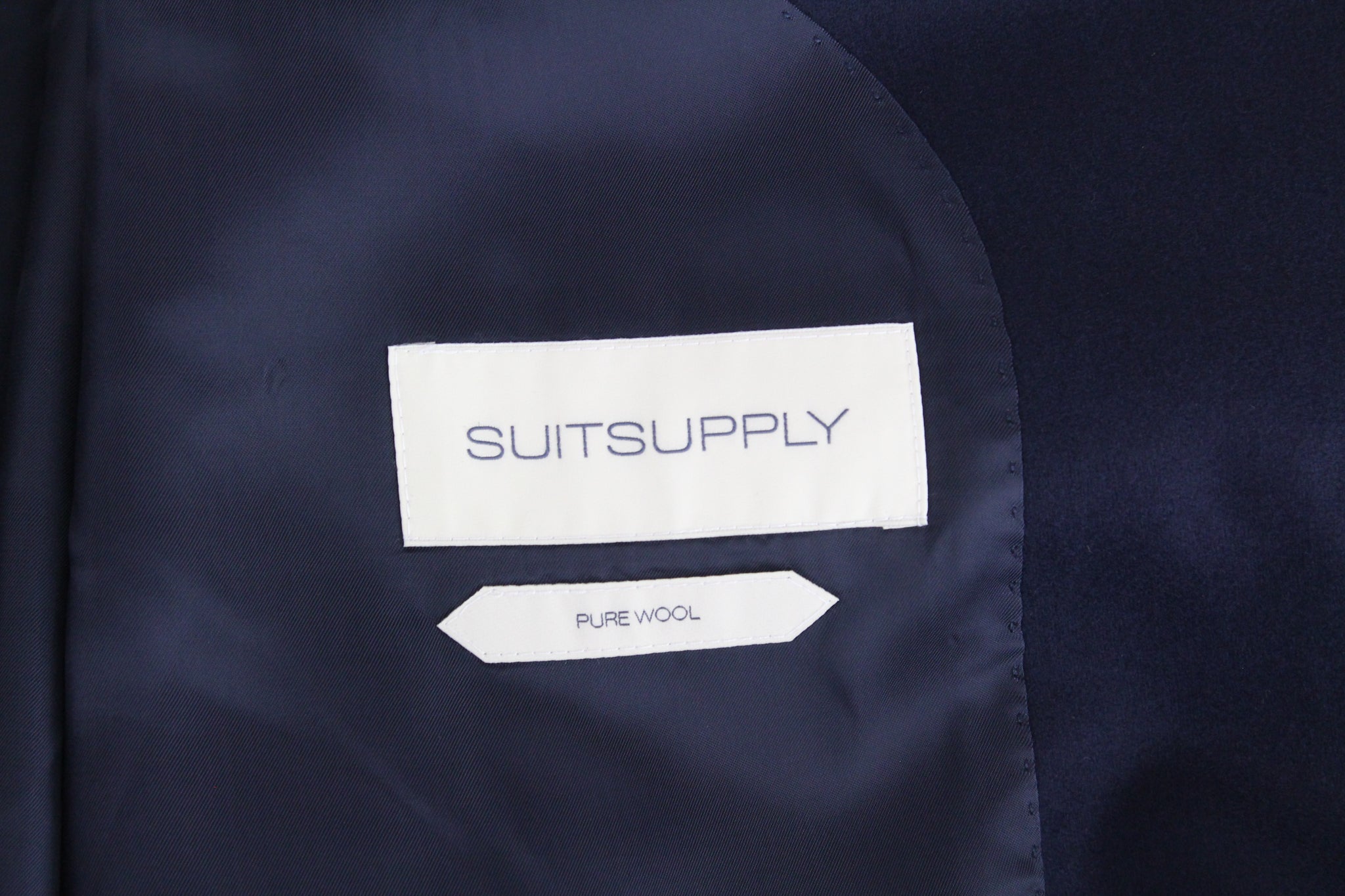 „SUITSUPPLY Vicenza“ vyriškas tamsiai mėlynas vilnonis, vidutinio ilgio flanelinis paltas, UK52R, su pamušalu 