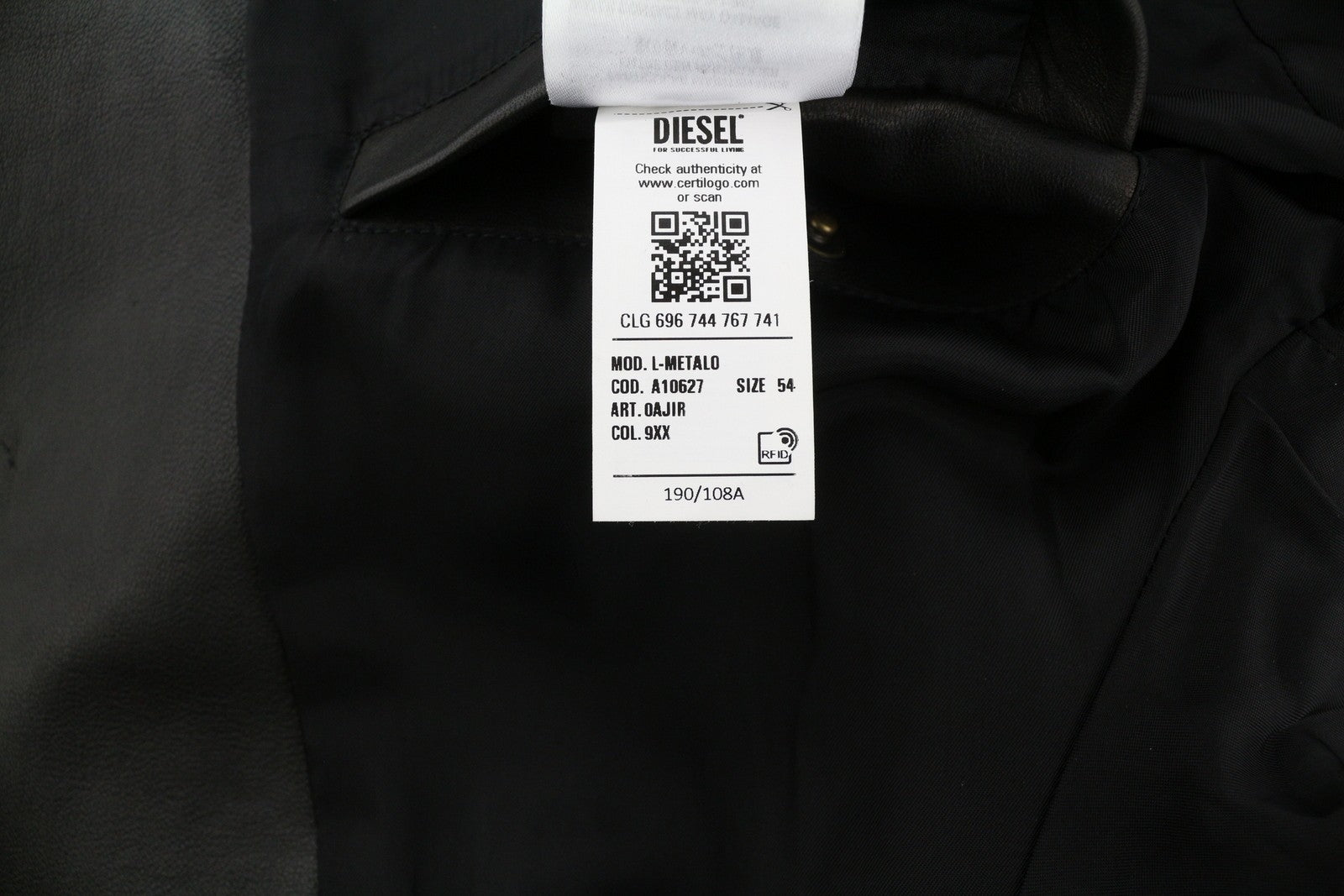 DIESEL L-Metalo vyriška striukė 54 juoda avikailio oda su užtrauktuku ir logotipu, rekomenduojama mažmeninė kaina – 795 € 