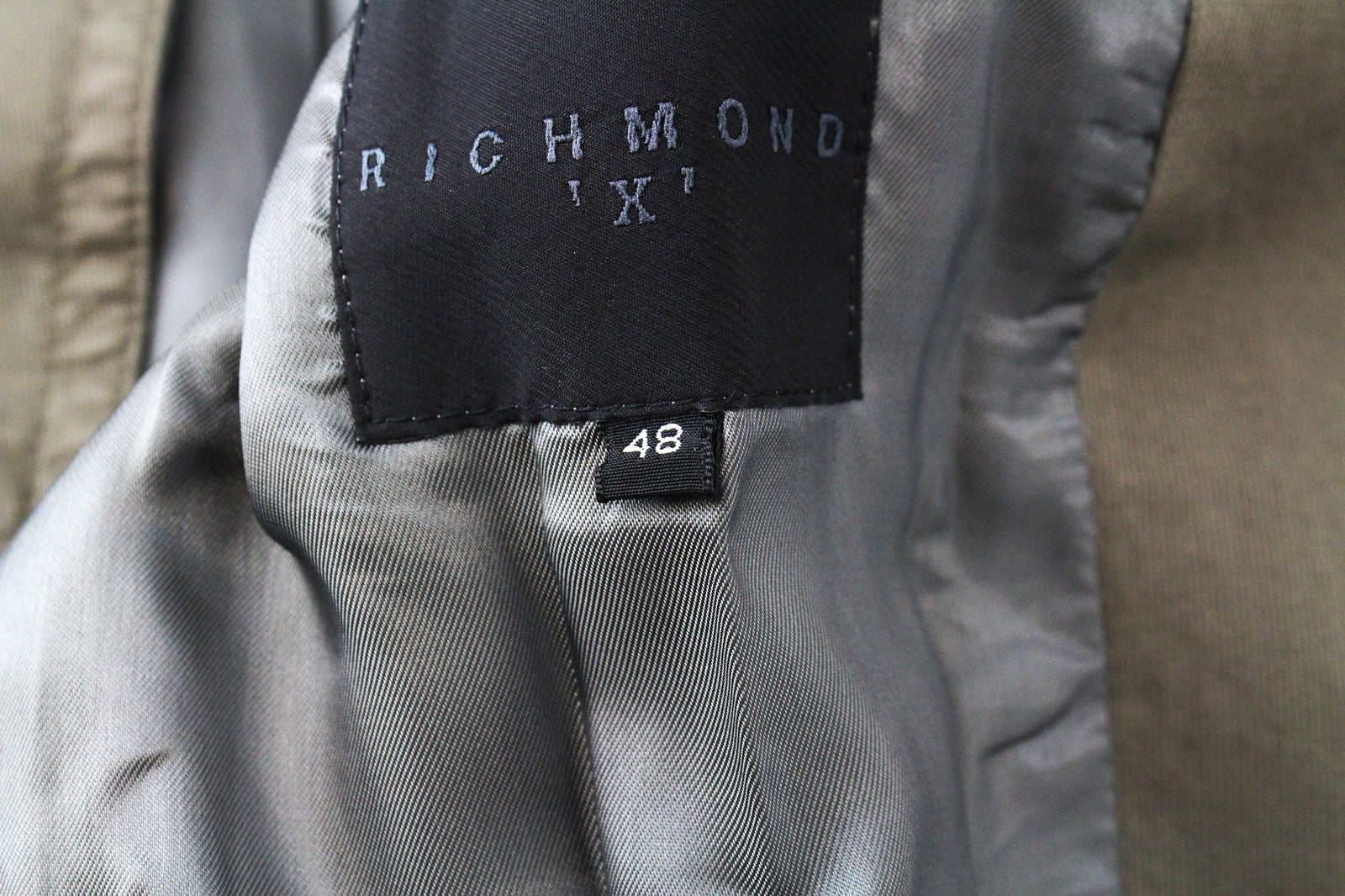 RICHMOND vyriška striukė 48 žalia, su apykakle, pamušalu, tampri medvilninė, vienos krūtinės 