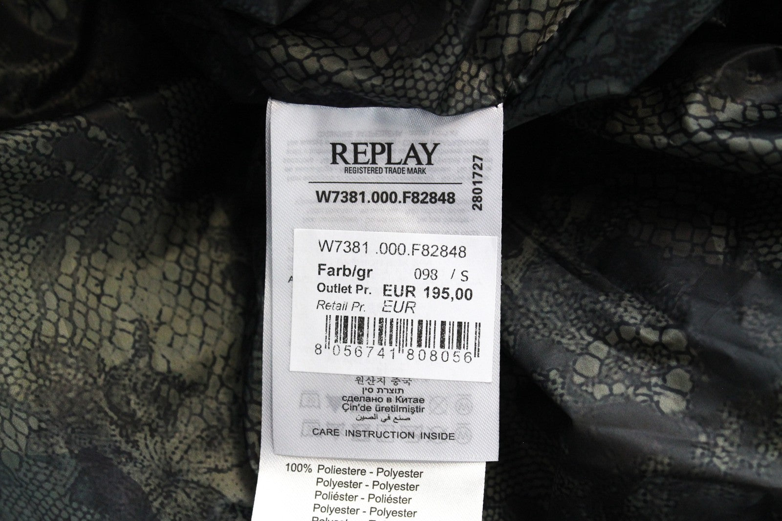 REPLAY S juoda dirbtinio kailio paminkštinta moteriška parka su gobtuvu, pamušalu ir užtrauktuku 