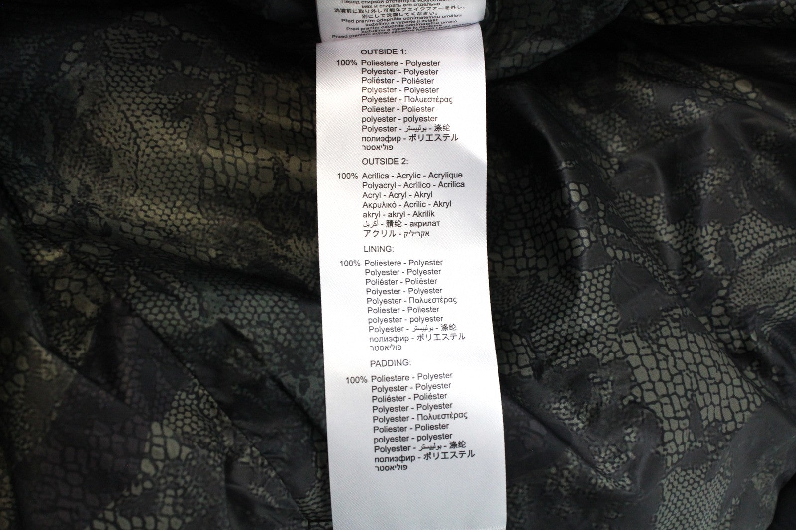 REPLAY S juoda dirbtinio kailio paminkštinta moteriška parka su gobtuvu, pamušalu ir užtrauktuku 