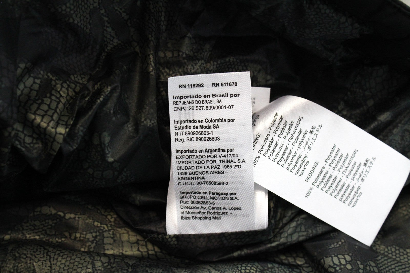 REPLAY S juoda dirbtinio kailio paminkštinta moteriška parka su gobtuvu, pamušalu ir užtrauktuku 