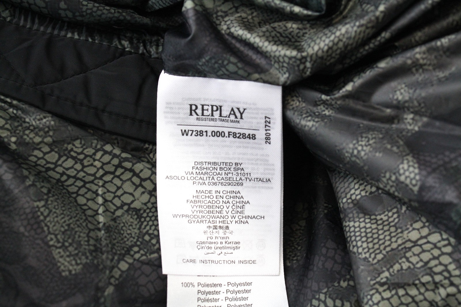 REPLAY moteriška striukė M, juoda, su dirbtiniu kailiu, pamušalu, gobtuvu, užtrauktuku 