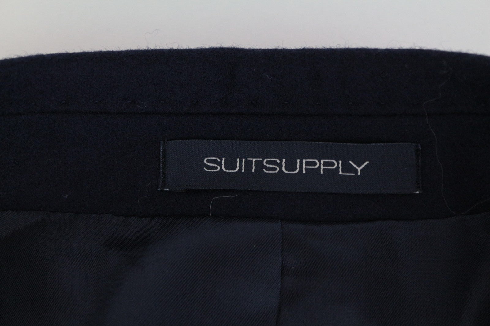 „SUITSUPPLY Vicenza“ vyriškas klasikinis paltas, tamsiai mėlynas, su vilnoniu pamušalu, vienaeilis, UK52S 