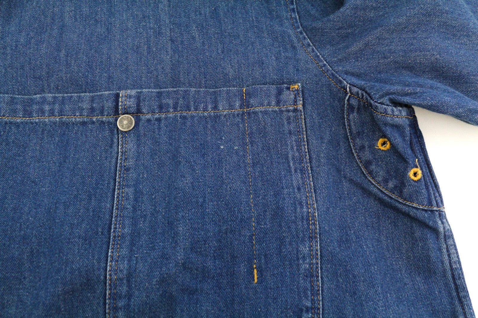 DIESEL D-Milly-Sp vyriški marškinėliai, 2XL, džinsiniai, su spaudėmis, išplatinta kaklo iškirpte, mėlyni. Rekomenduojama kaina – 195 €.