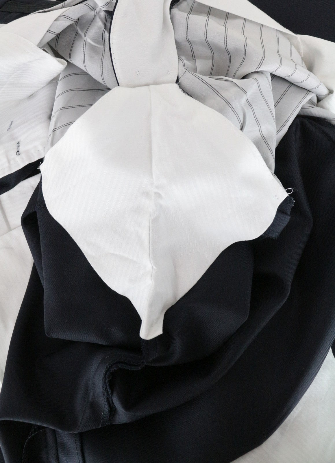 SUITSUPPLY UK42R Men's Dark Navy Classic Wool Pleated Trousers