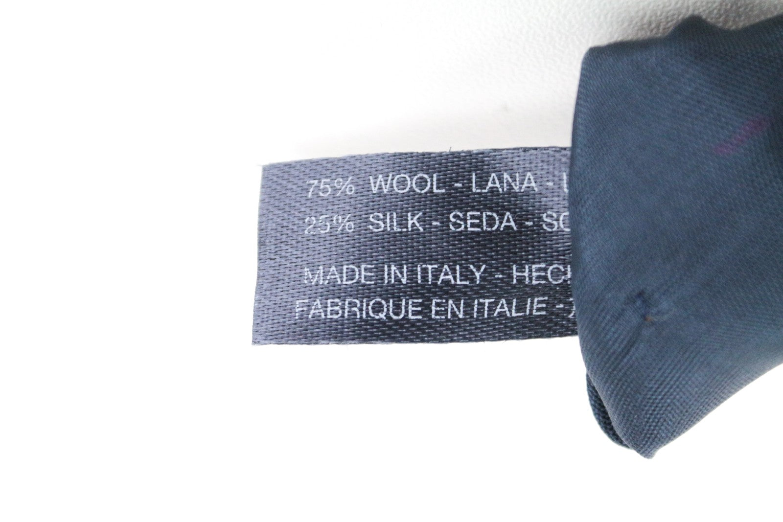 SUITSUPPLY vyriškas kaklaraištis ~150x8,5 raudonai mėlynas raštuotas vilnonis šilkas smailiais galais 