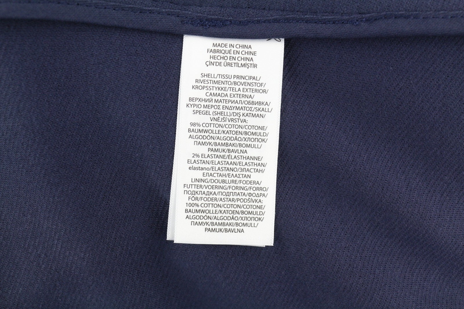 RALPH LAUREN moteriškas švarkas S dydžio tamsiai mėlynas su uždėtinėmis kišenėmis ir tekstūruotomis sagomis. Rekomenduojama kaina – 229 €. 