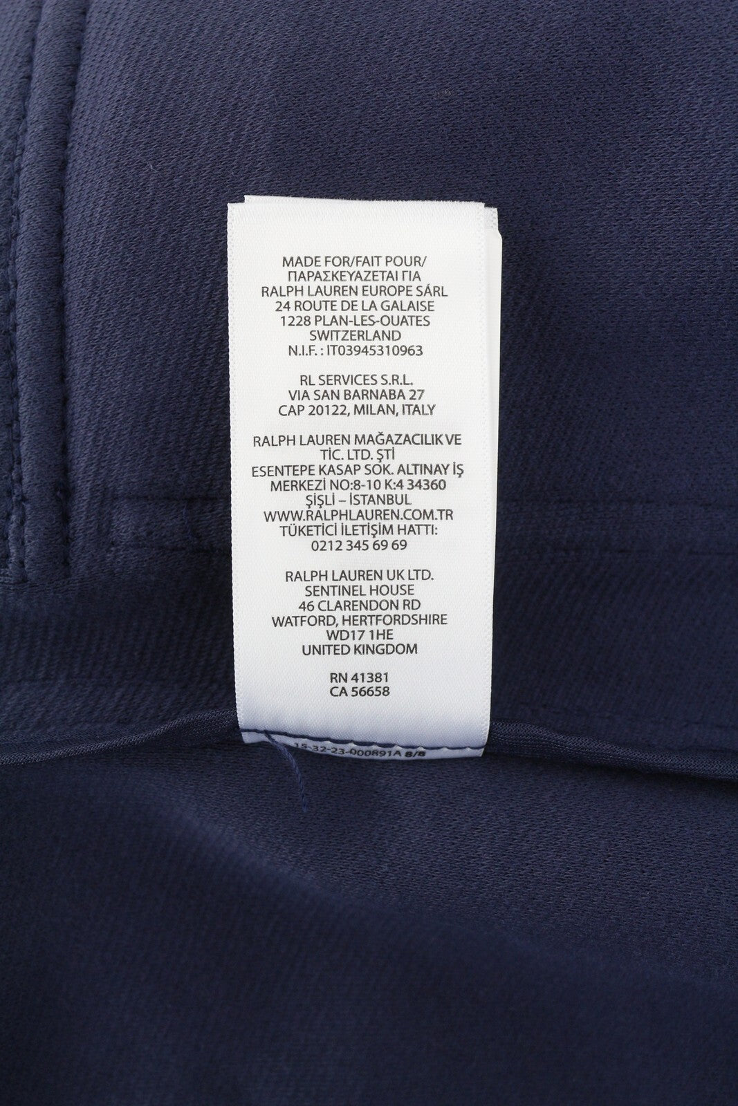 RALPH LAUREN moteriškas švarkas S dydžio tamsiai mėlynas su uždėtinėmis kišenėmis ir tekstūruotomis sagomis. Rekomenduojama kaina – 229 €. 