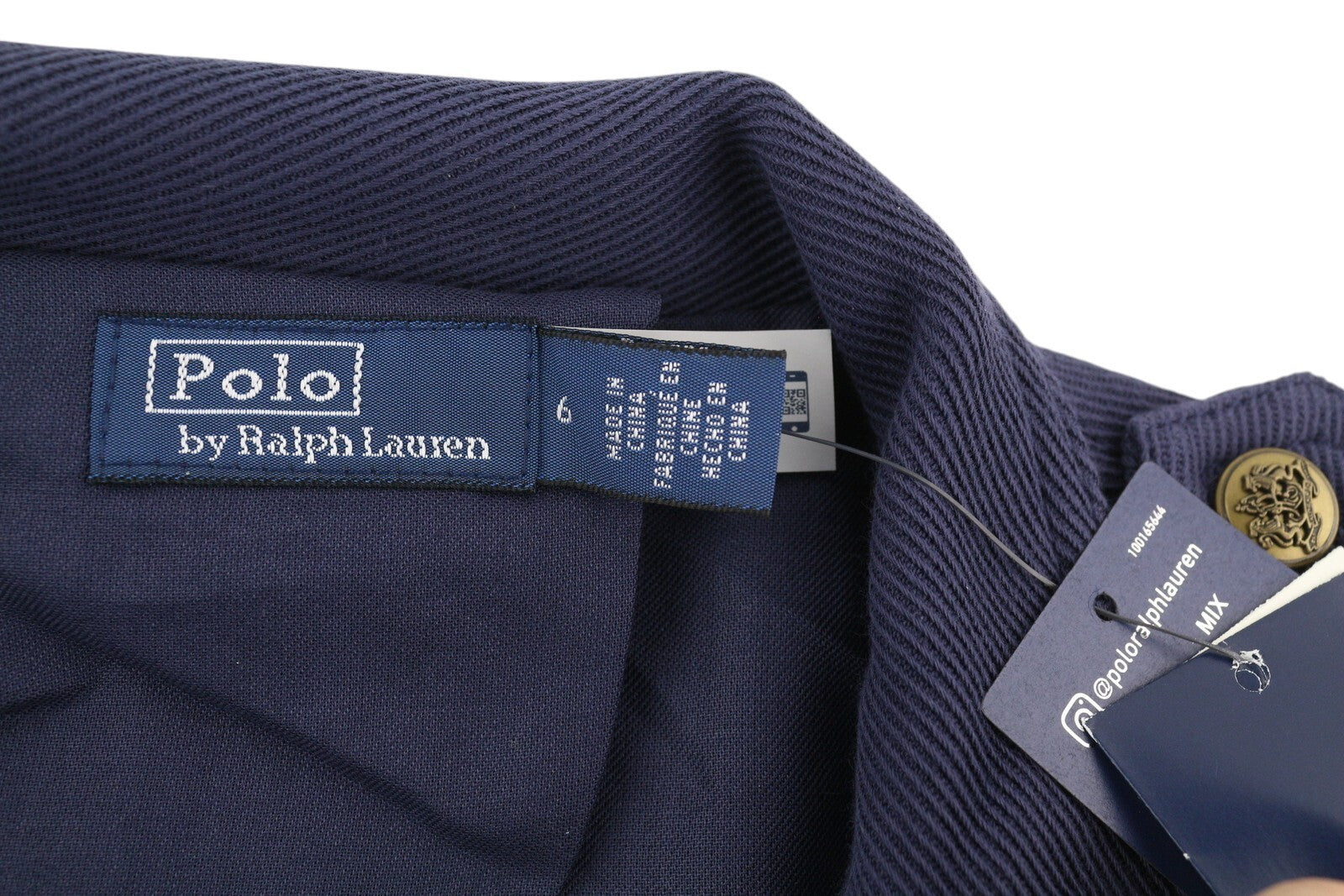 RALPH LAUREN moteriškas švarkas S dydžio tamsiai mėlynas su uždėtinėmis kišenėmis ir tekstūruotomis sagomis. Rekomenduojama kaina – 229 €. 