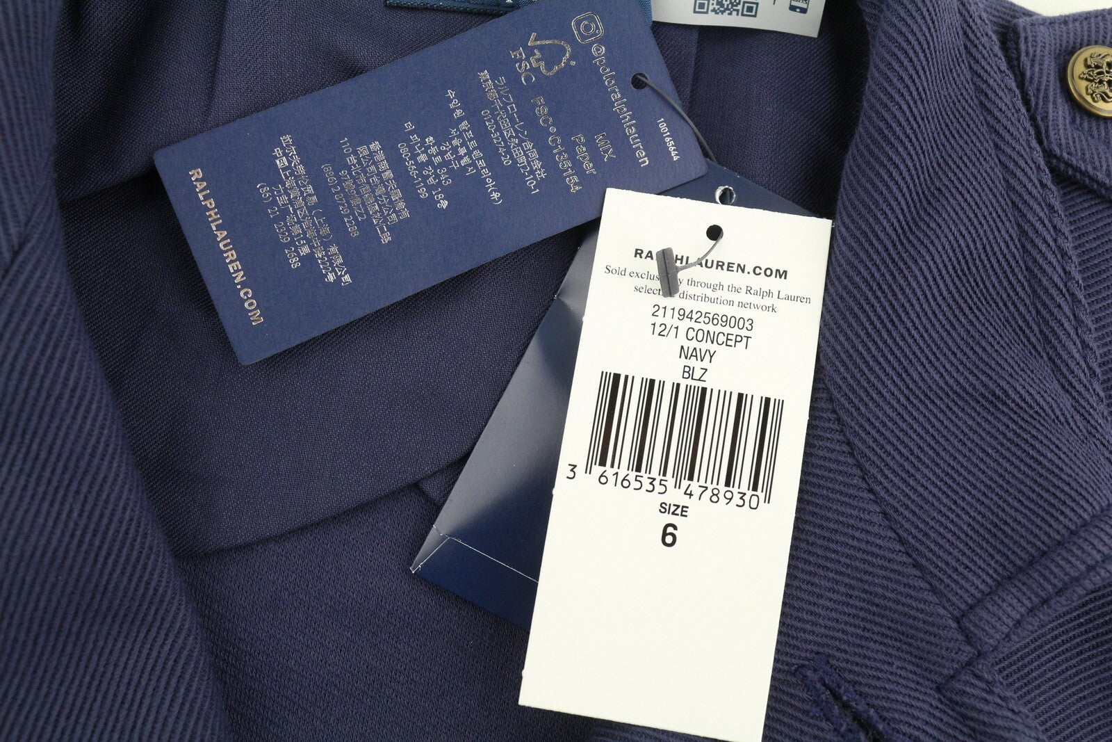 RALPH LAUREN moteriškas švarkas S dydžio tamsiai mėlynas su uždėtinėmis kišenėmis ir tekstūruotomis sagomis. Rekomenduojama kaina – 229 €. 