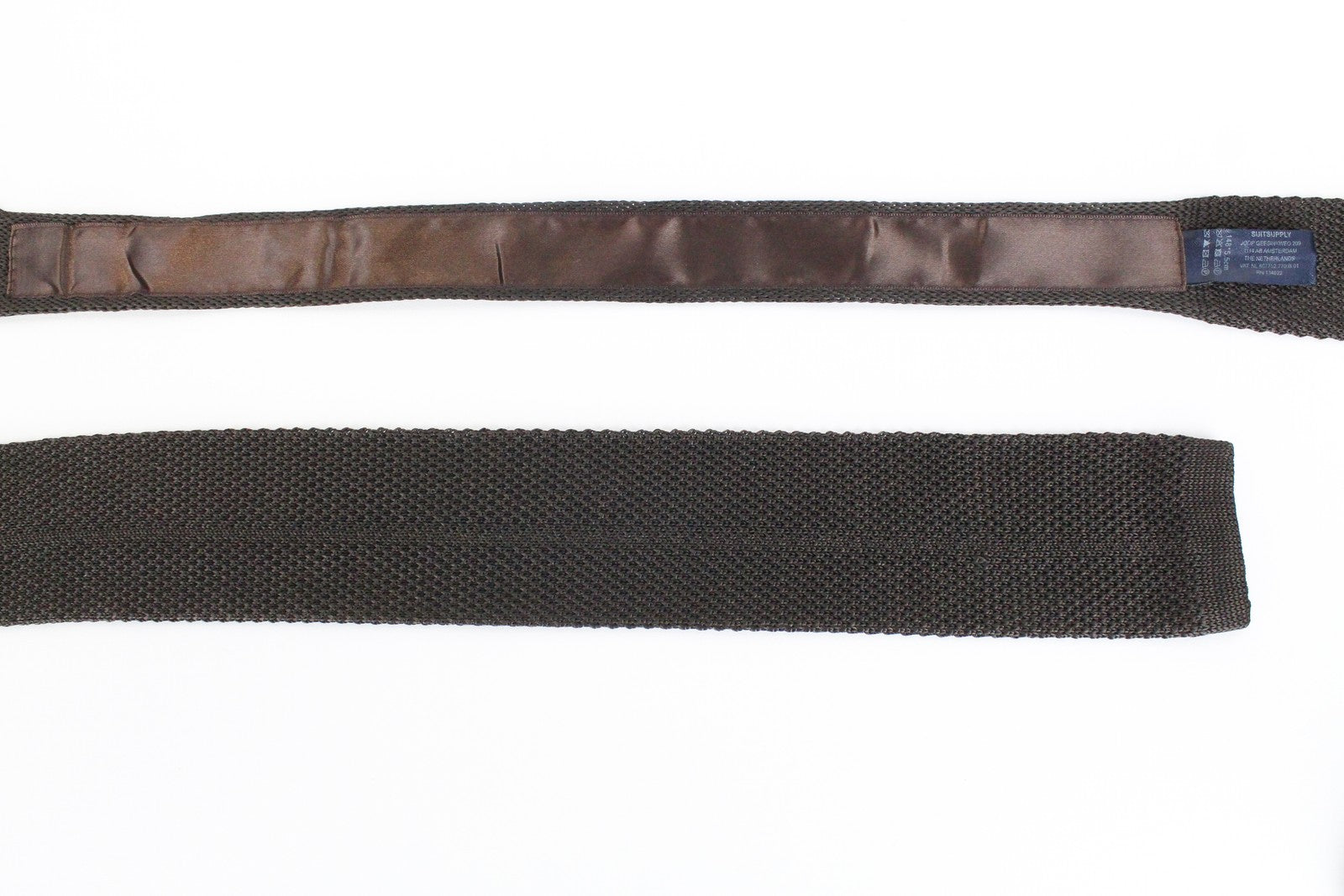 SUITSUPPLY vyriškas megztas kaklaraištis 148x5,5 cm rudas šilkinis megztas kvadratiniais galais 