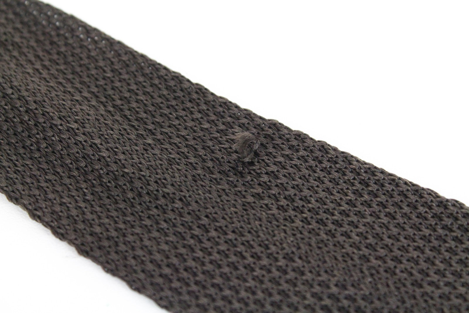 SUITSUPPLY vyriškas megztas kaklaraištis 148x5,5 cm rudas šilkinis megztas kvadratiniais galais 