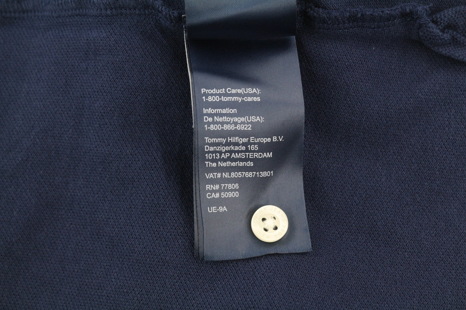 TOMMY HILFIGER vyriški marškinėliai S dydžio, tamsiai mėlyni, trumpomis rankovėmis, polo apykakle, medvilniniai, rekomenduojama kaina – 60 € 