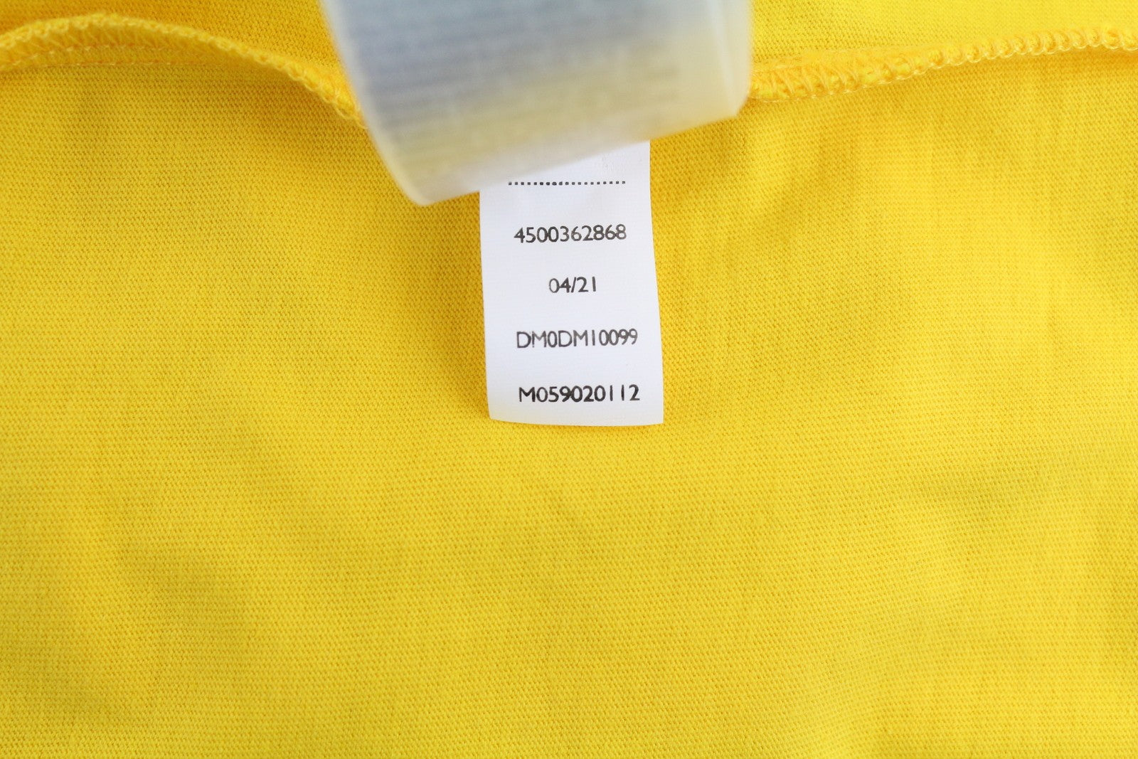 TOMMY HILFIGER TJM Chest Logo Pollen vyriški marškinėliai L dydžio, geltoni, trumpomis rankovėmis, apvalia kaklo iškirpte.