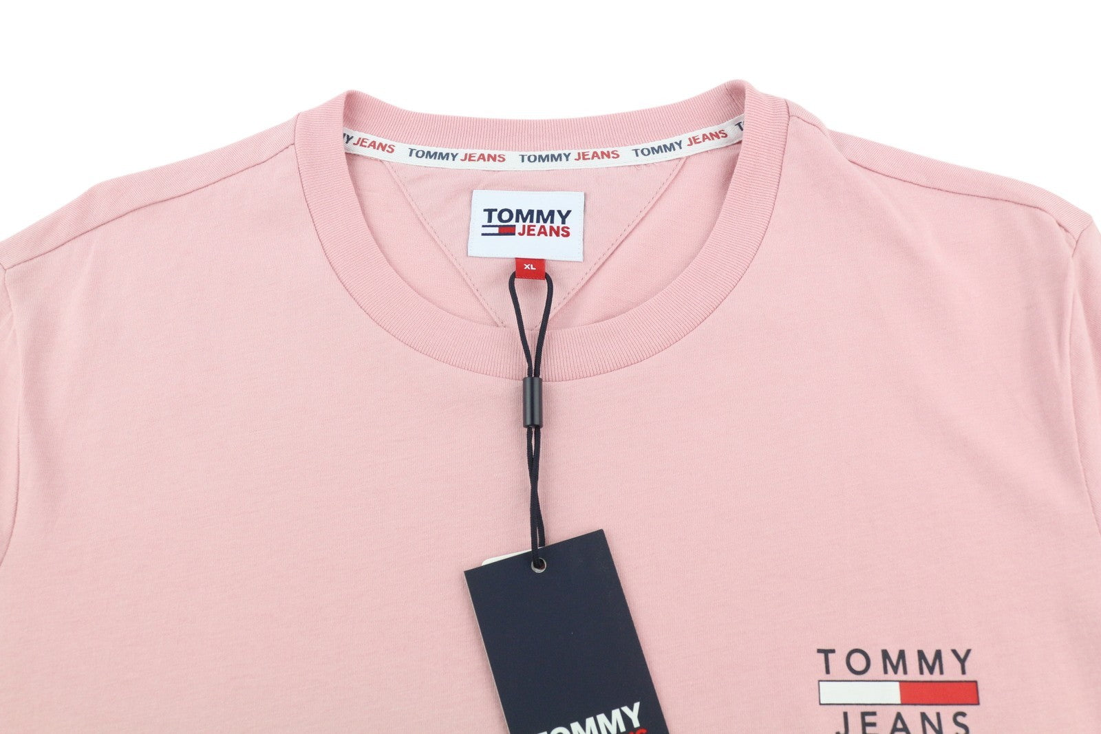 TOMMY HILFIGER TJM Chest Logo vyriški rožiniai marškinėliai, XL dydžio, trumpomis rankovėmis, apvalios iškirptės formos, trikotažo spalvos. 