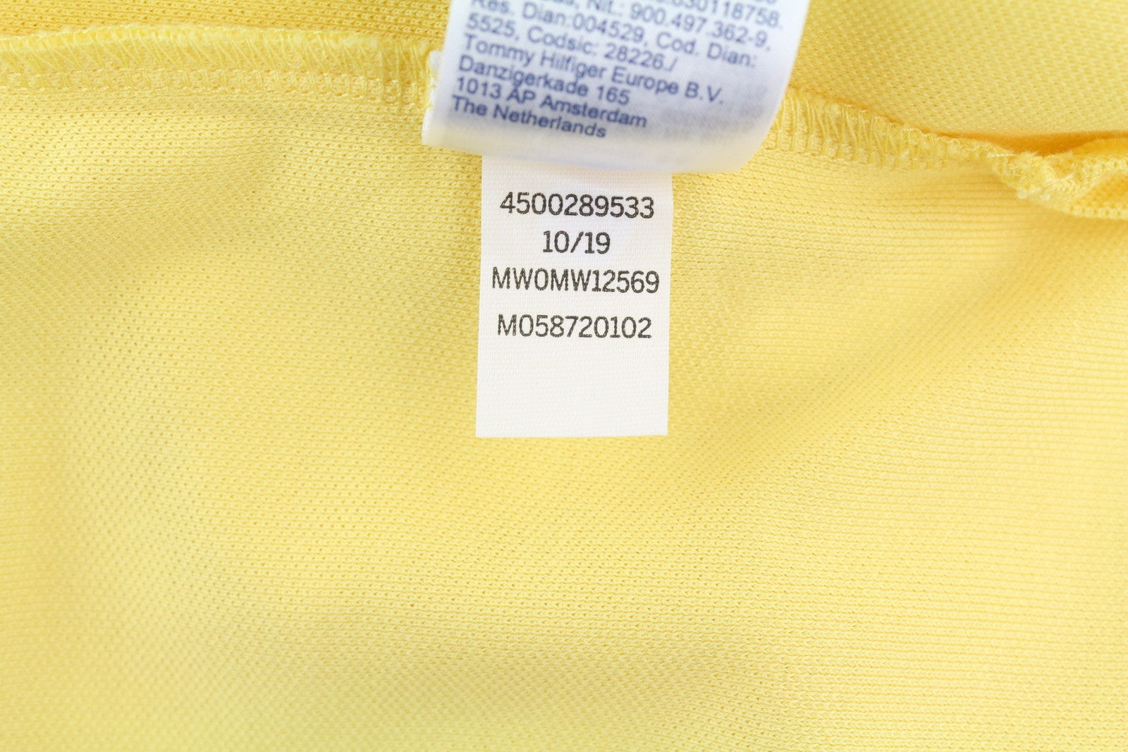 TOMMY HILFIGER vyriški 2XL dydžio geltoni „Premium Pique Slim Fit“ polo marškinėliai, rekomenduojama kaina – 80 € 