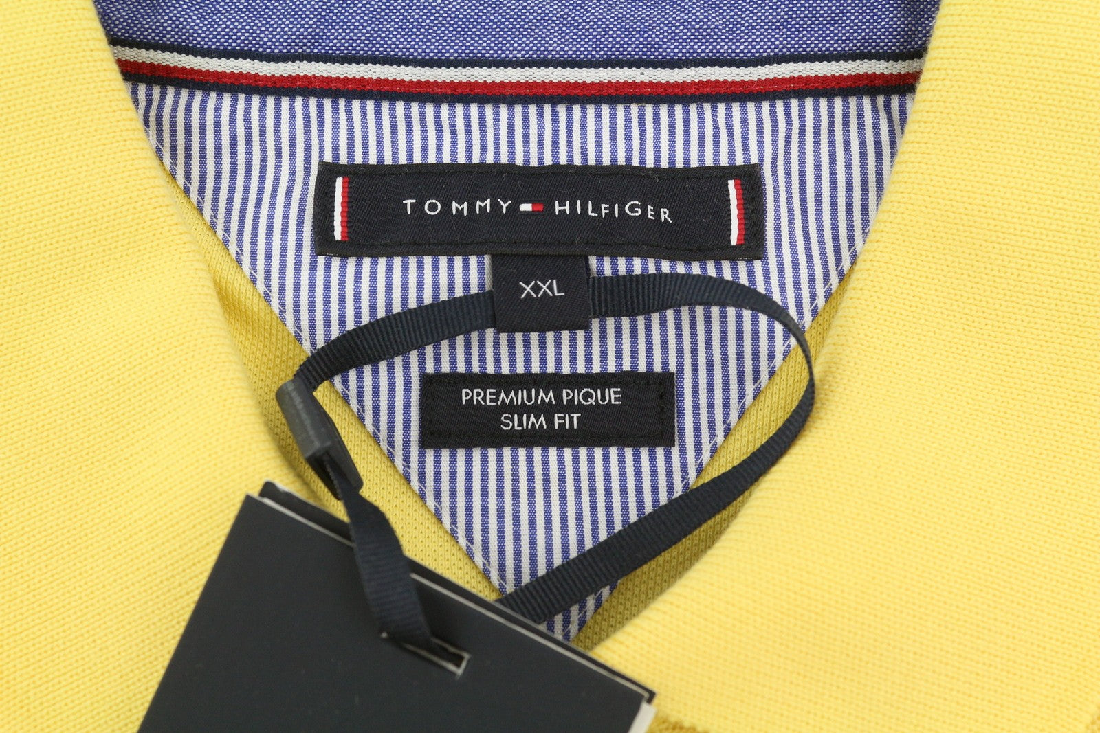 TOMMY HILFIGER vyriški 2XL dydžio geltoni „Premium Pique Slim Fit“ polo marškinėliai, rekomenduojama kaina – 80 € 