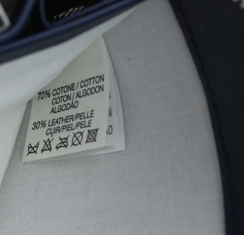 DIESEL Continental Zip vyriška piniginė su mėlyna džinsinio audinio užtrauktuku, rekomenduojama kaina – 120 € 