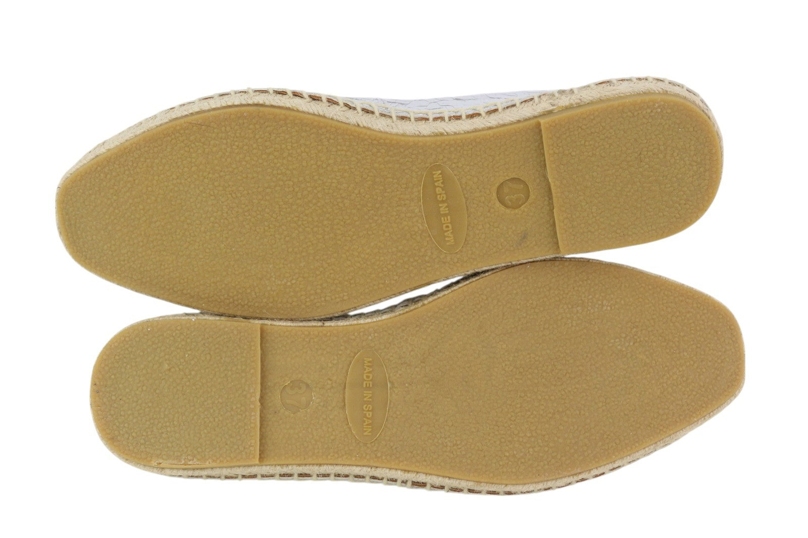 EMPORIO ARMANI moteriški bateliai su blizgia oda, 37 dydžio, sidabrinės spalvos, su įmaute. RMK 212 €. 