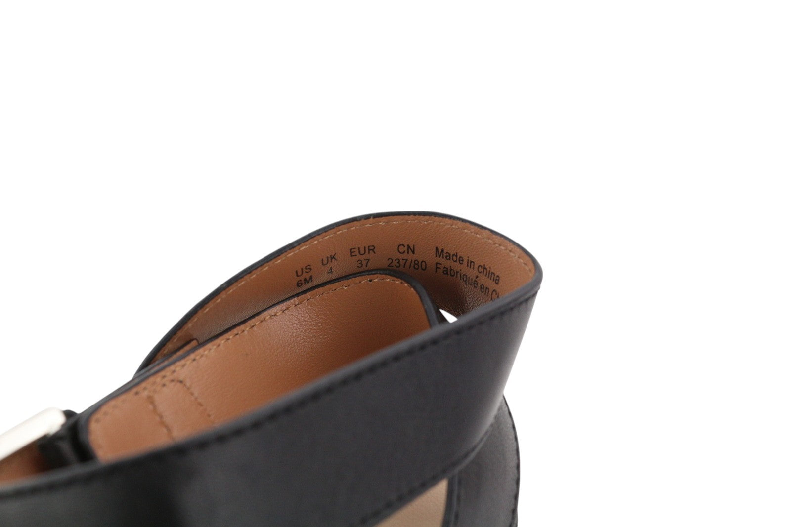 EMPORIO ARMANI X3U063 moteriškos basutės, 37 dydžio, juodos, odinės, su dygsniuotomis detalėmis ir platforma. 