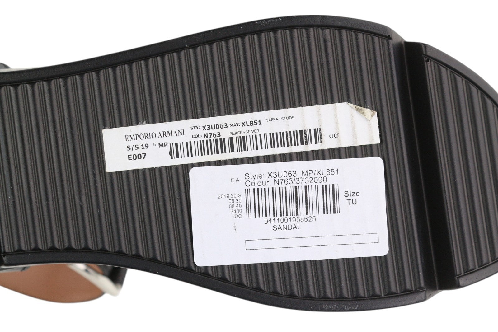 EMPORIO ARMANI X3U063 moteriškos basutės, 37 dydžio, juodos, odinės, su dygsniuotomis detalėmis ir platforma. 