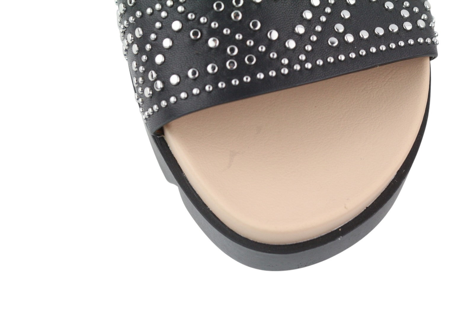 EMPORIO ARMANI X3U063 moteriškos basutės, 37 dydžio, juodos, odinės, su dygsniuotomis detalėmis ir platforma. 