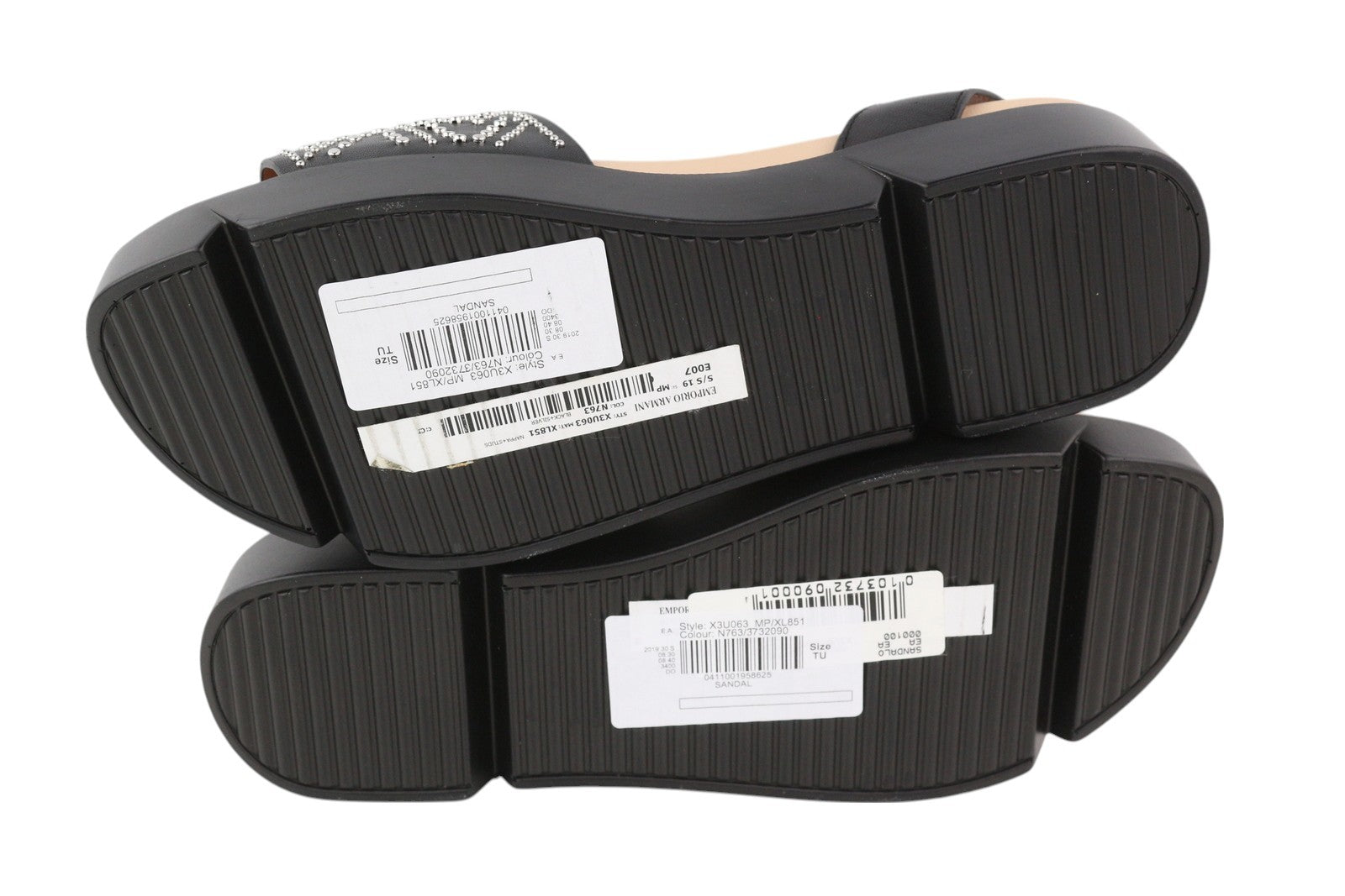 EMPORIO ARMANI X3U063 moteriškos basutės, 37 dydžio, juodos, odinės, su dygsniuotomis detalėmis ir platforma. 