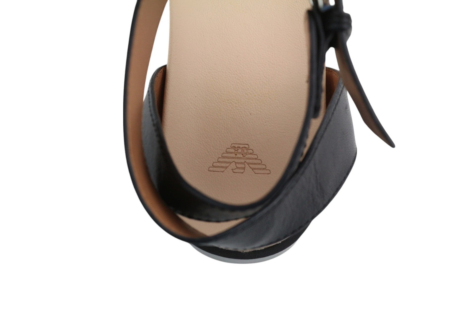 EMPORIO ARMANI X3U063 moteriškos basutės, 37 dydžio, juodos, odinės, su dygsniuotomis detalėmis ir platforma. 