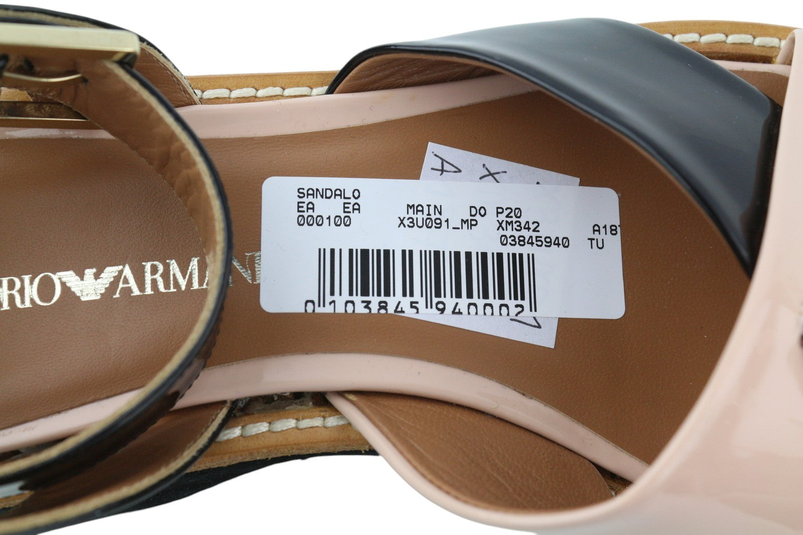 EMPORIO ARMANI X3U091 moteriškos basutės, 37 dydžio, juodos, lakuotos odos, platforma, rekomenduojama kaina – 260 € 