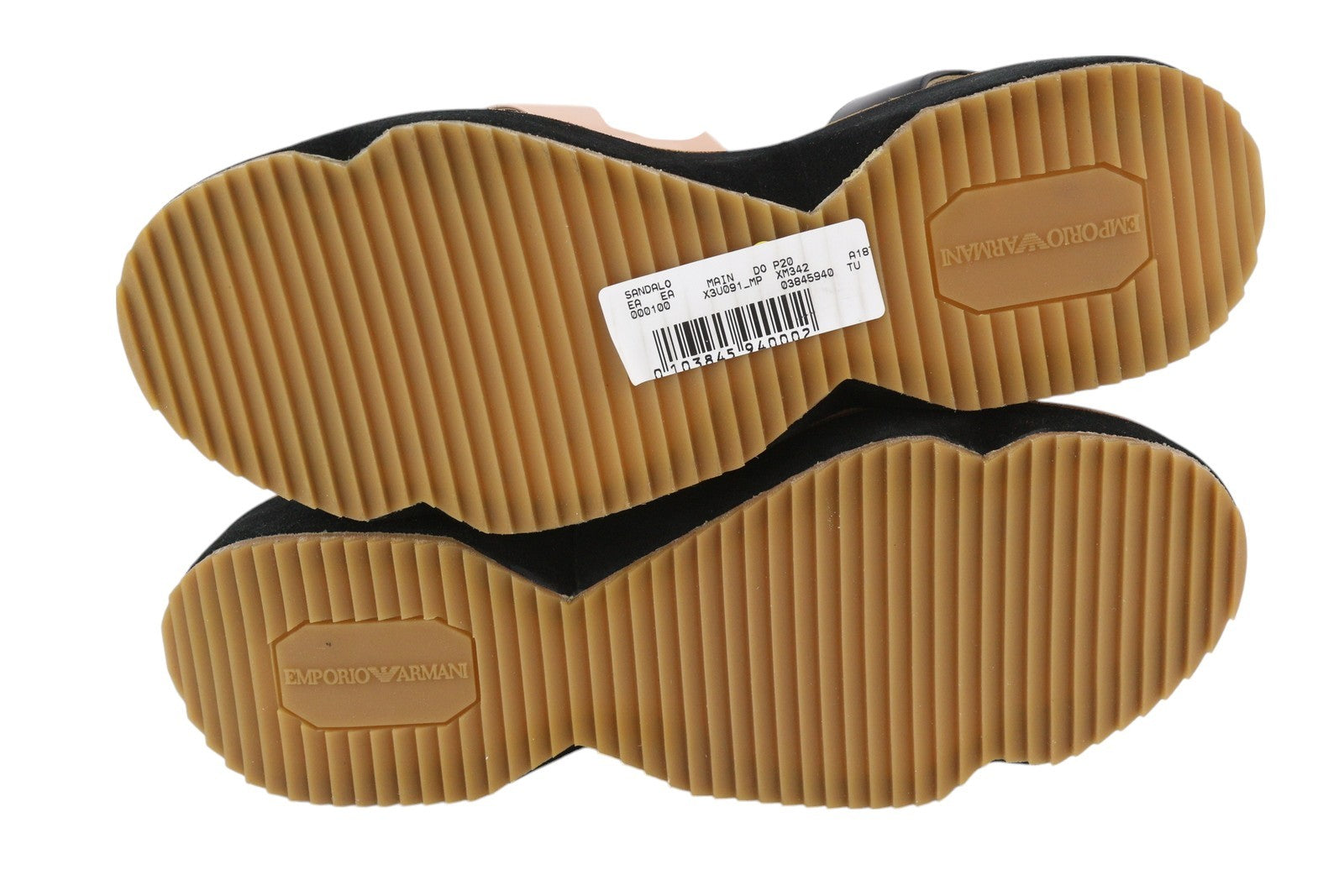 EMPORIO ARMANI X3U091 moteriškos basutės, 37 dydžio, juodos, lakuotos odos, platforma, rekomenduojama kaina – 260 € 