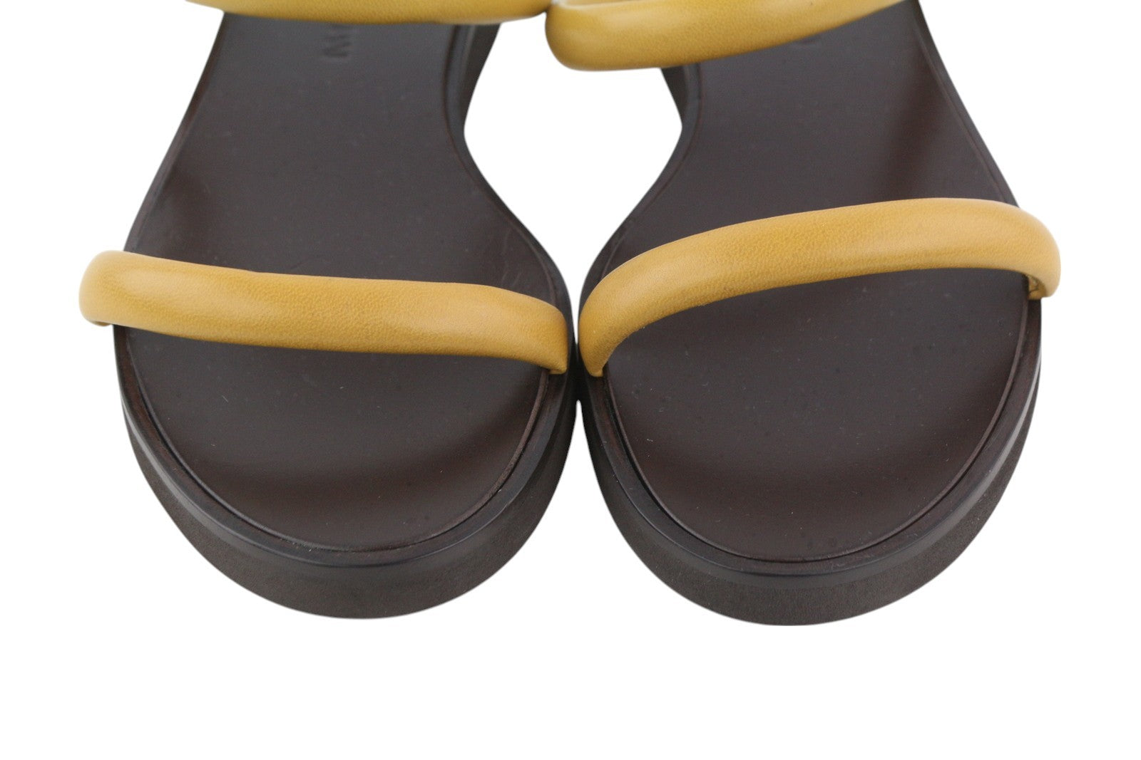 EMPORIO ARMANI X3P739 moteriškos basutės, 37 dydžio, smėlio spalvos, odinės, be kulnų, įsispiriamos. RMK 129 €. 