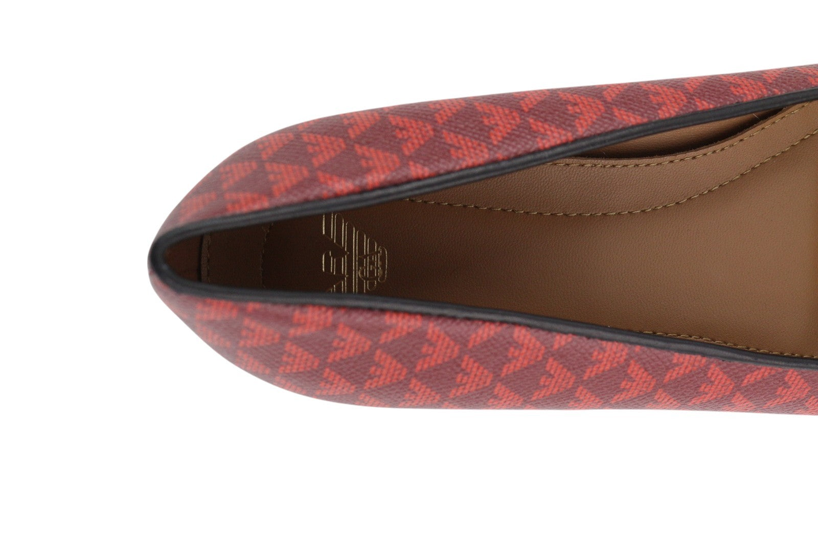 EMPORIO ARMANI X3D236 moteriški bateliai be kulno, 37 dydžio, raudoni, odiniai balerinos bateliai su kaspino detale. Rekomenduojama kaina – 199 €. 