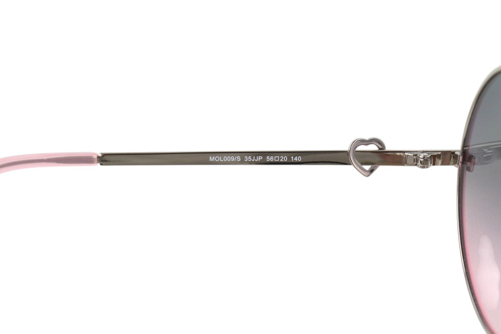 LOVE MOSCHINO MOL009/S moteriški akiniai nuo saulės su rožiniais tamsintais lęšiais ir ovaliu logotipu. Rekomenduojama kaina – 199 €. 