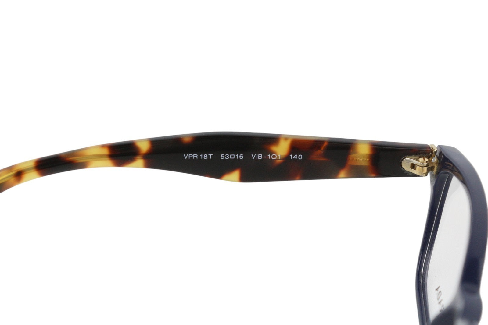 PRADA 0PR18TV moteriški akiniai nuo saulės su gyvūnų raštu, rėmeliu, demonstraciniu lęšiu ir logotipu. Rekomenduojama kaina – 295 USD. 