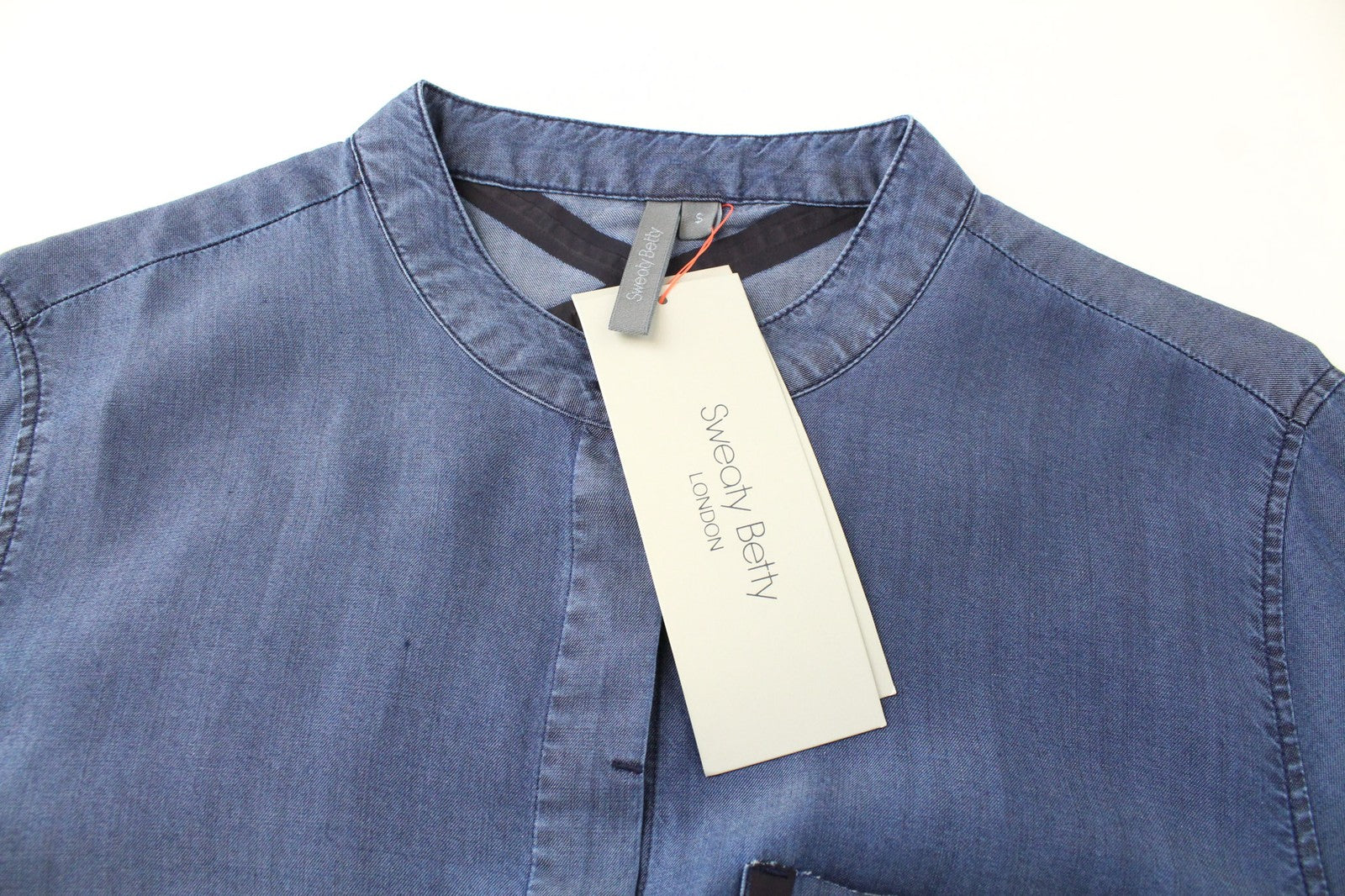 Prakaituota BETTY Kvasir suknelė S džinsinio mėlynumo marškinių stiliaus lengvo medvilnės mišinio 