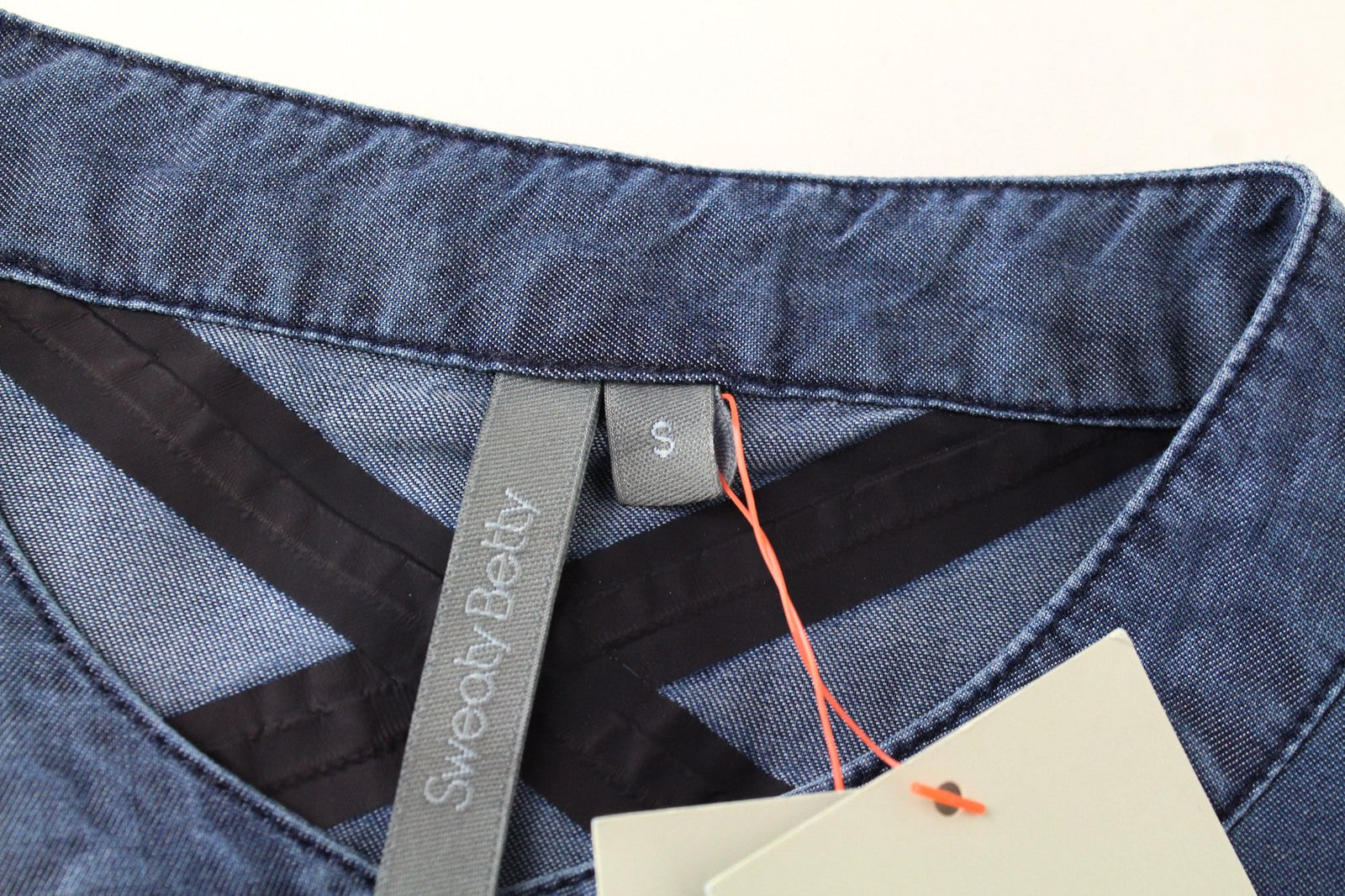 Prakaituota BETTY Kvasir suknelė S džinsinio mėlynumo marškinių stiliaus lengvo medvilnės mišinio 