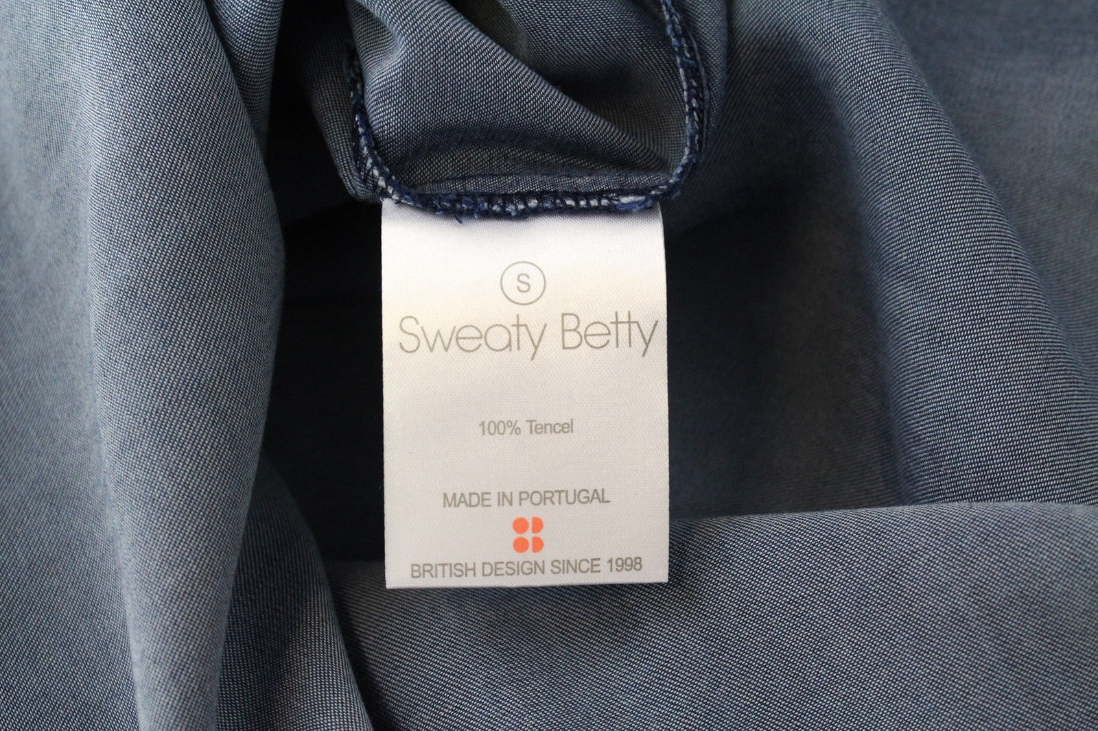 Prakaituota BETTY Kvasir suknelė S džinsinio mėlynumo marškinių stiliaus lengvo medvilnės mišinio 