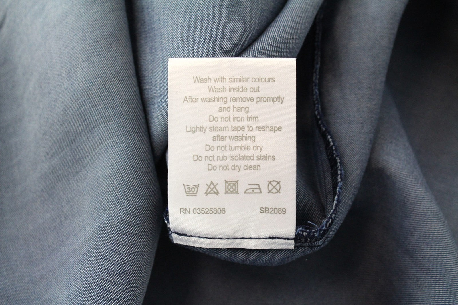 Prakaituota BETTY Kvasir suknelė S džinsinio mėlynumo marškinių stiliaus lengvo medvilnės mišinio 