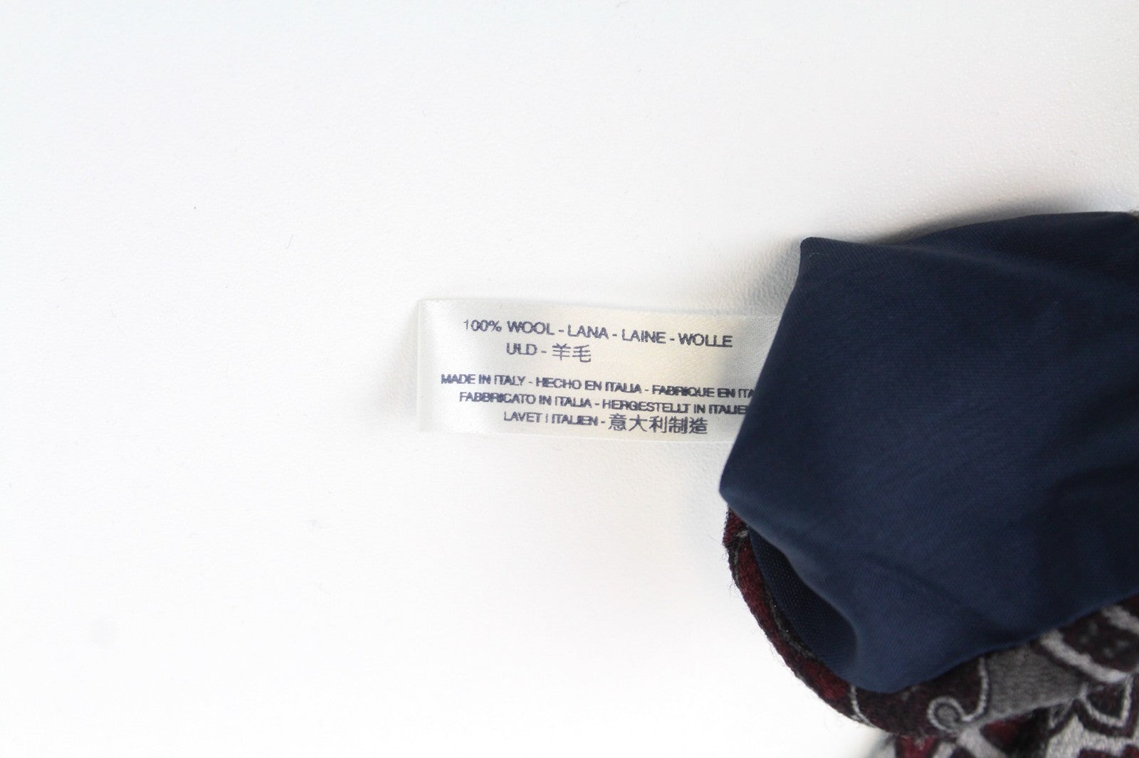 SUITSUPPLY vyriškas raudonai pilkas vilnonis raštuotas kaklaraištis, ~150 x 8 cm, smailiais galais 