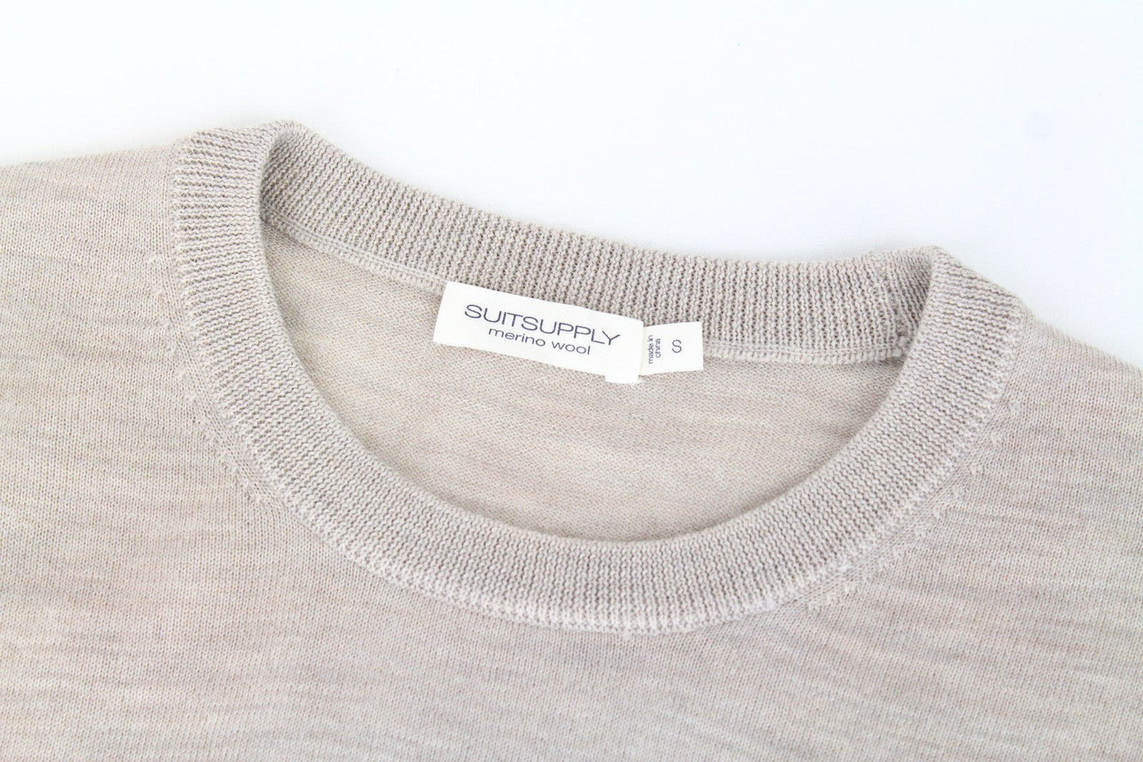 SUITSUPPLY vyriškas S dydžio megztinis smėlio spalvos iš merino vilnos ilgomis rankovėmis 