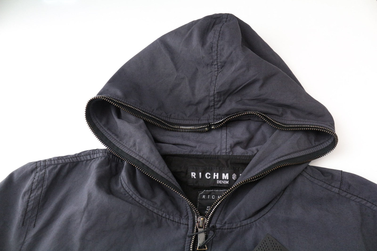 RICHMOND vyriška striukė IT48 pilka su lopais ir gobtuvu, medvilnės mišinio medžiaga 