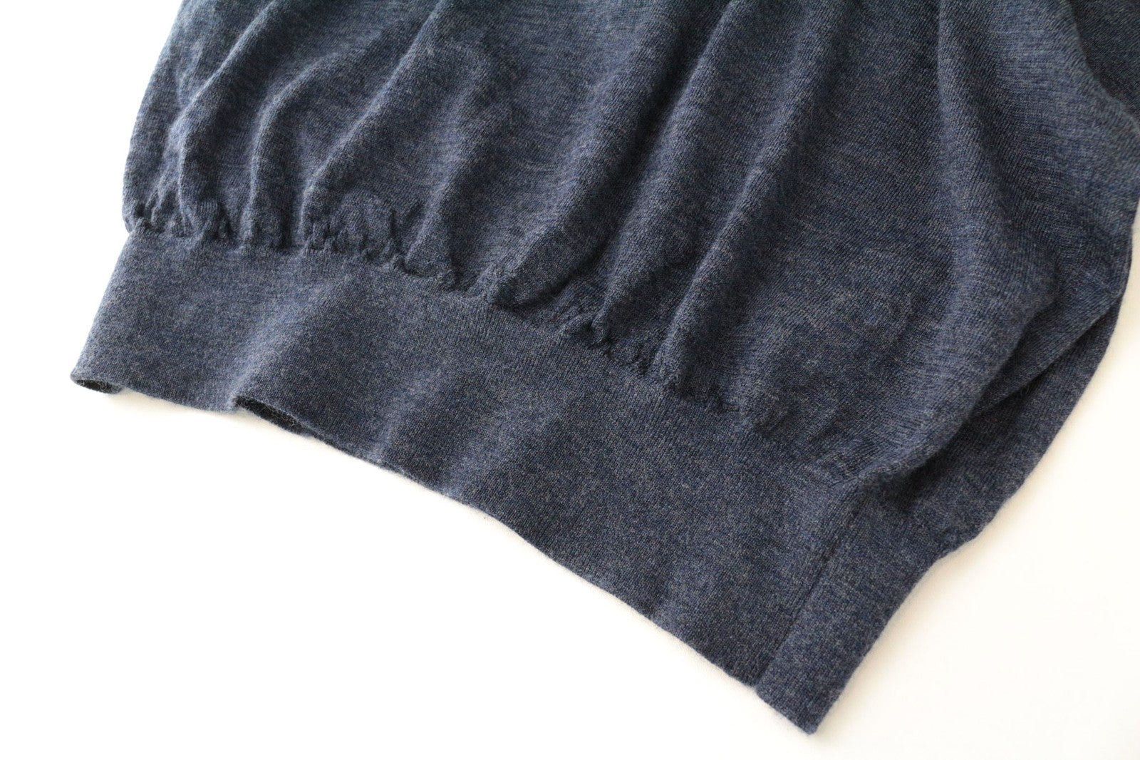 SUITSUPPLY vyriškas ~S plonas mėlynas megztinis apvalia kaklo apykakle iš merino vilnos, megztas melange raštu 