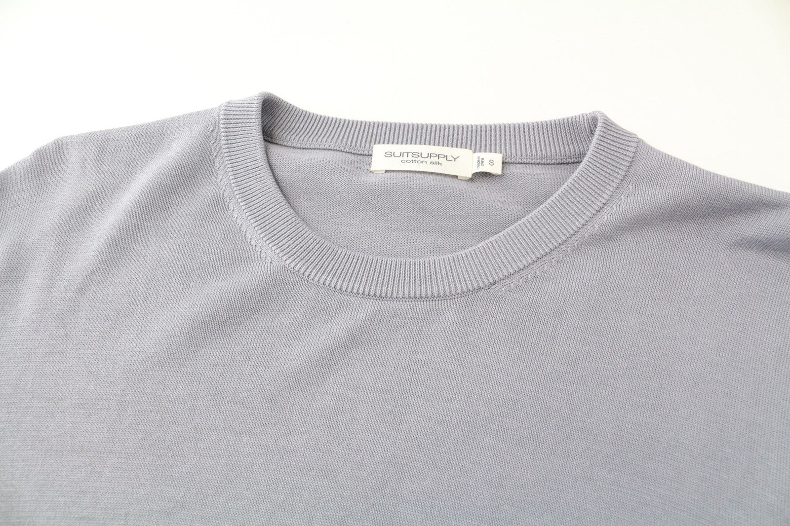 SUITSUPPLY vyriškas megztinis S dydžio alyvinės spalvos medvilnės ir šilko mišinio plonas megztinis su apvalia juostele 